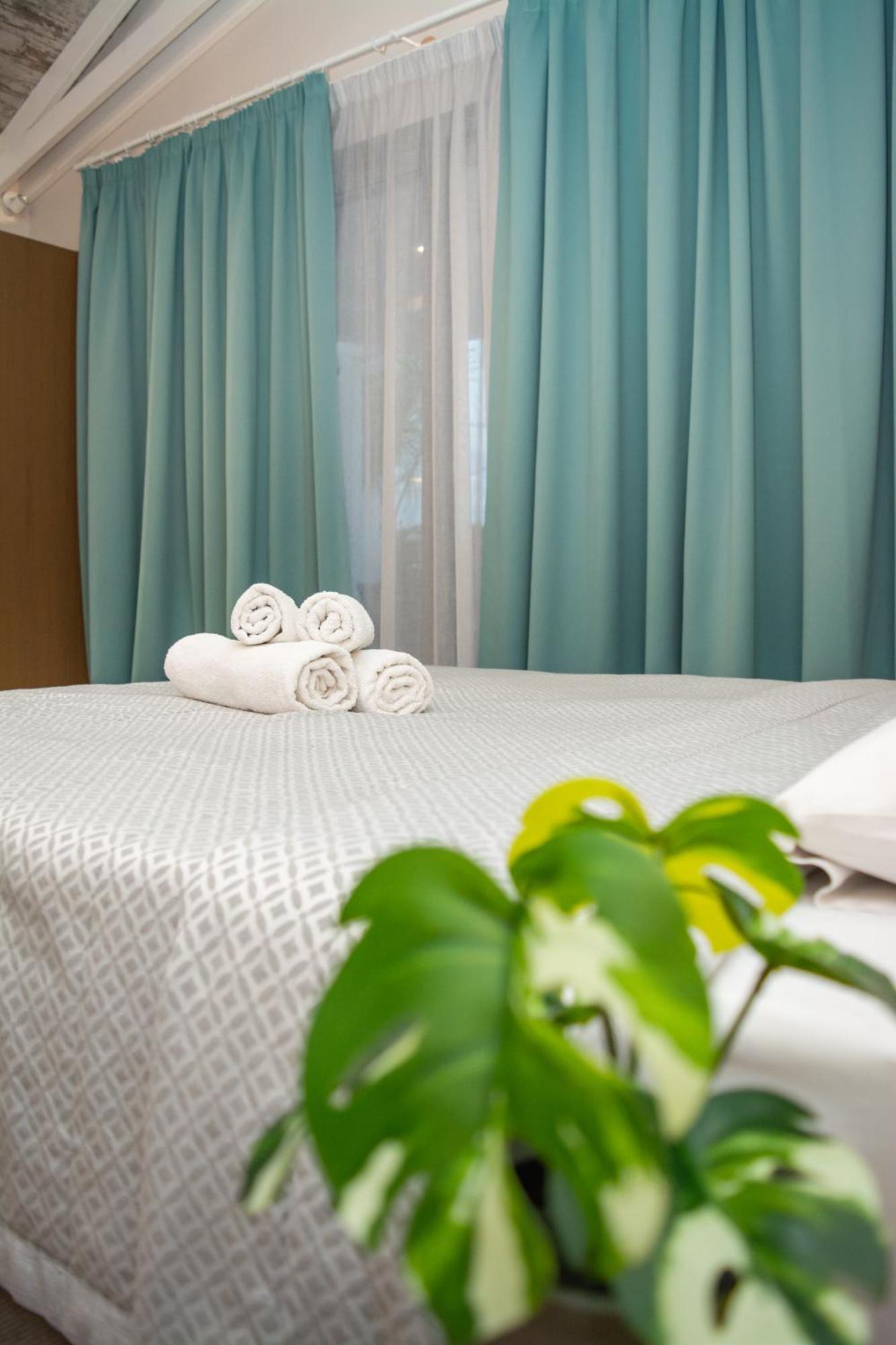 Hotel Golden Sun Néa Meságkala Extérieur photo